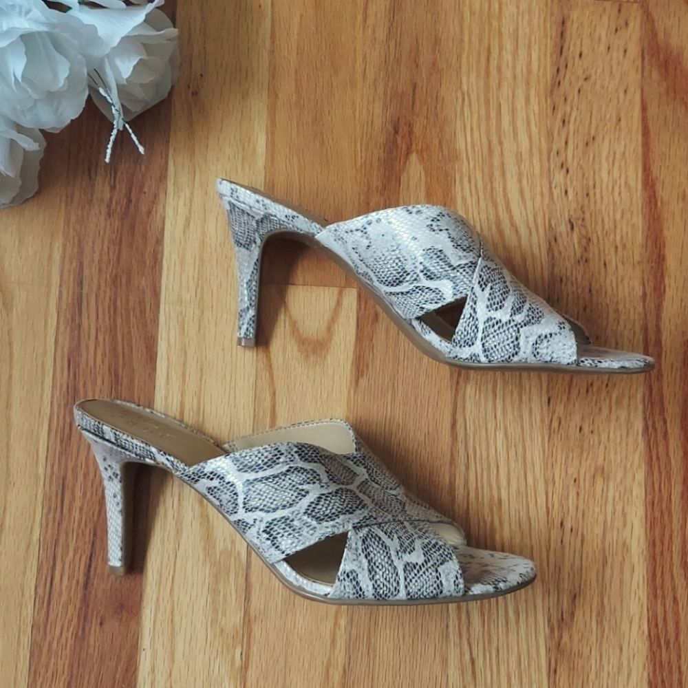 Naturalizer Betsy Snakeprint Mule Sandals Size 10